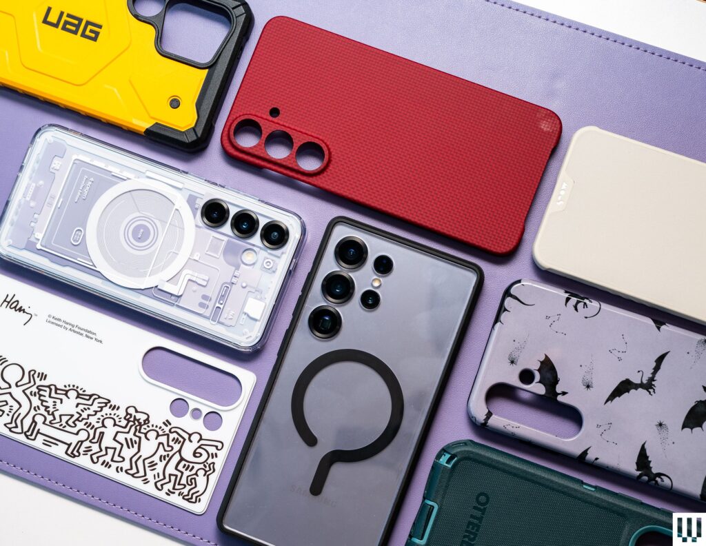 Galaxy S25 cases hero shot Reviewer Photo SOURCE Julian Chokkattu 57cKC8