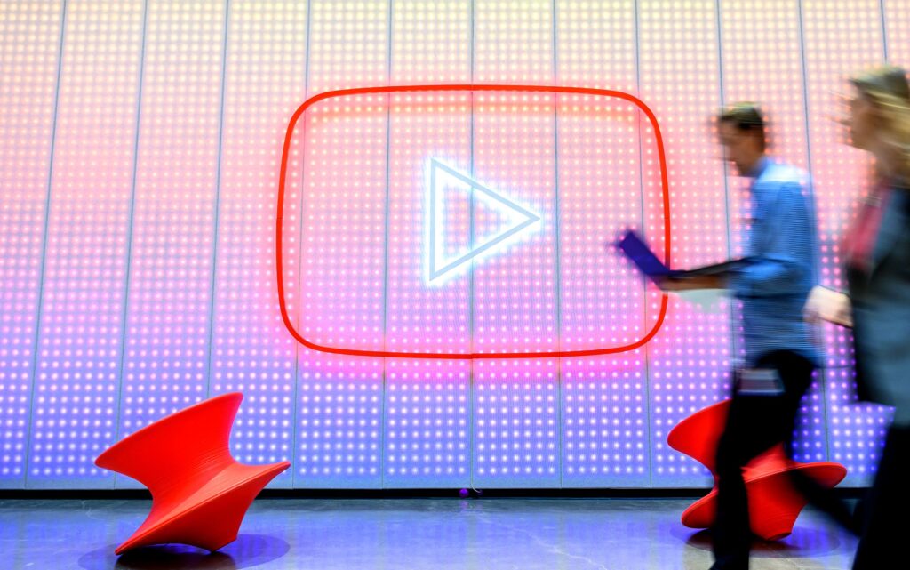 Youtube Gemini AI Gear 2211009964 sVMUvu
