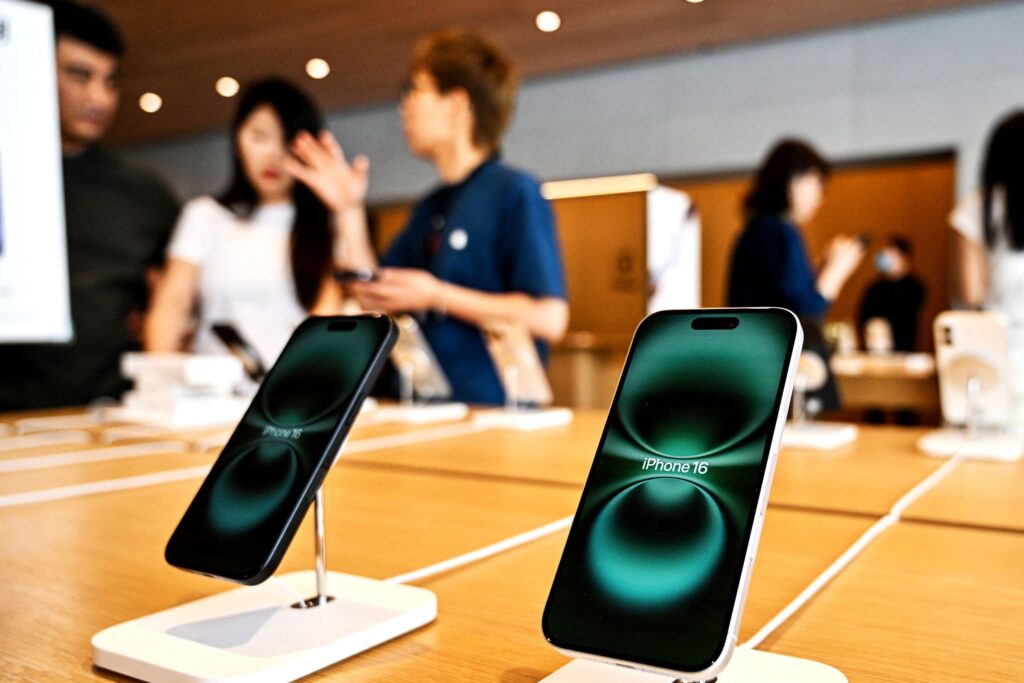 tariffs smartphones dumber gear 2208839416 186yQR