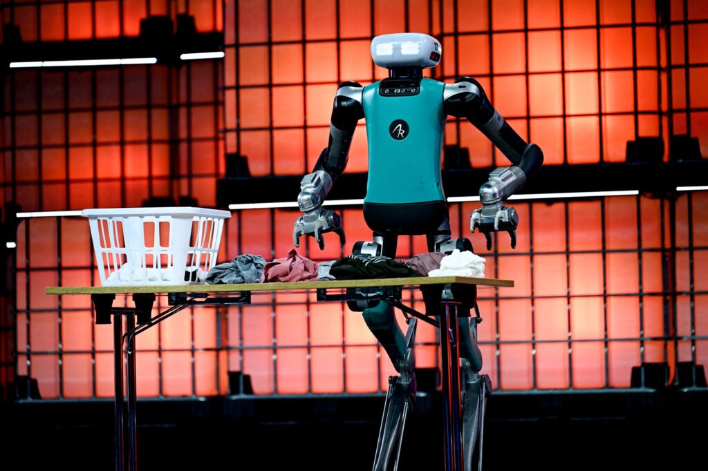Humanoid Robots Business 2184522469 2Pll5T