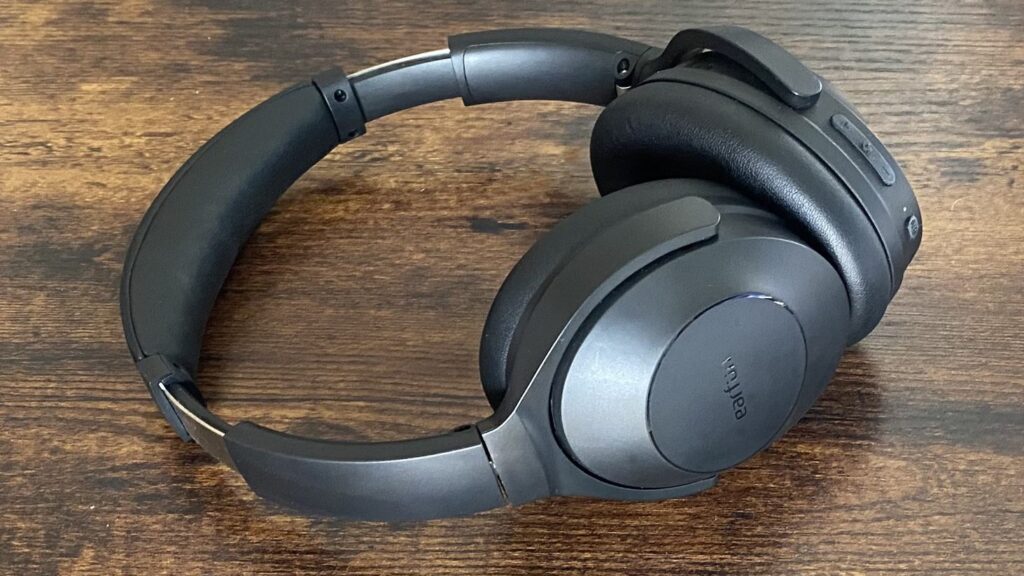 Every time I put these over-ear noise-cancelling headphones on during testing, it felt like they were giving my lobes a big fuzzy hug 15 QYEhzQb2VMt6zXcPushkLP gpS3Uw