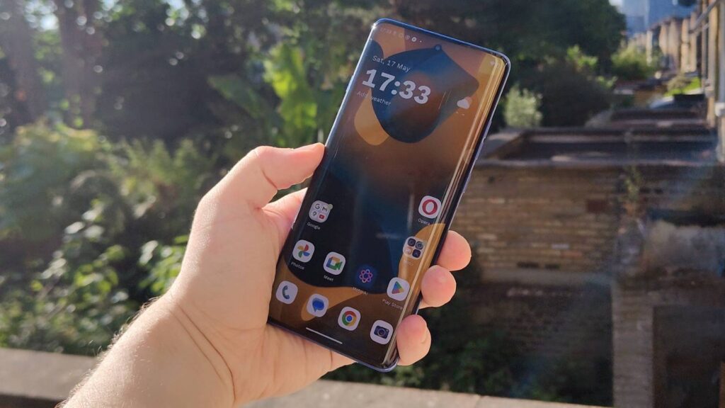 I spent two weeks with the Motorola Edge 60 Pro, and it's hands-down one of the best-looking phones of the year 16 cSw7XJoiFfaiL9eeFhs83S K6D2Yd