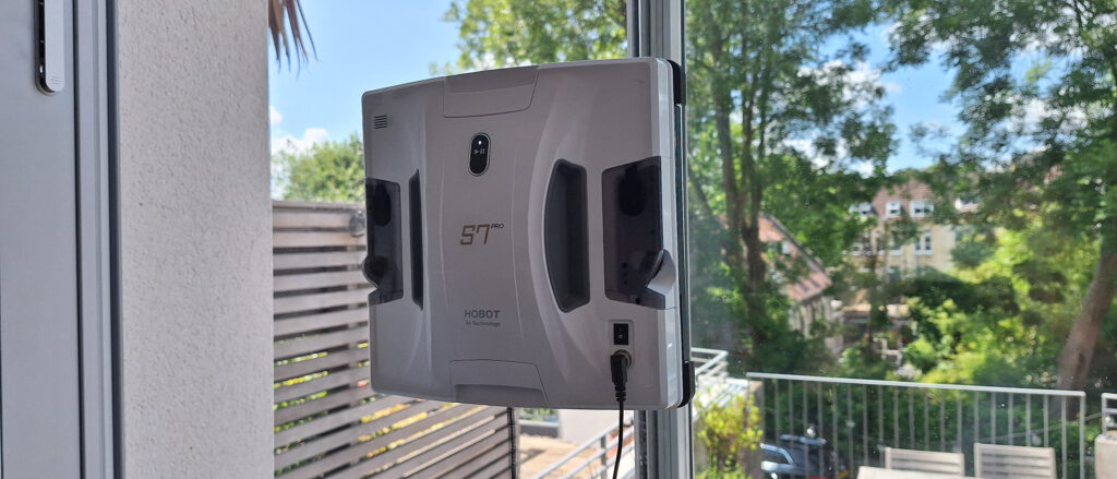 This window cleaning robot proved a major effort-saver, but I won't be cancelling Matt the window guy just yet 13 jMW2ocHNAso8BXoMeMYVXE 5XPc69