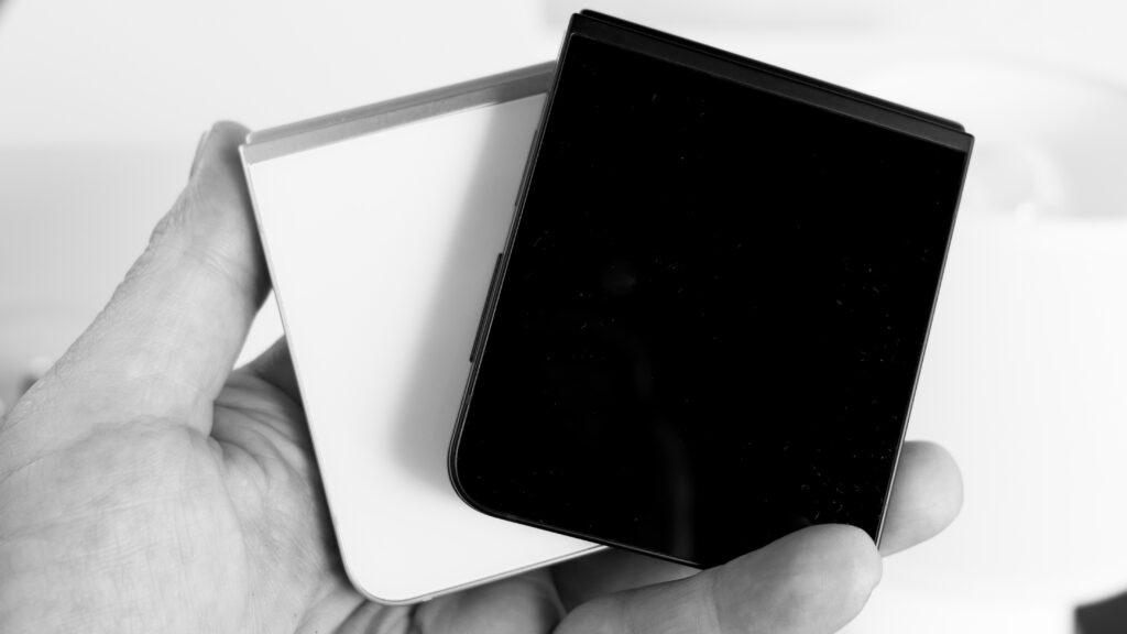 I opened the case file on the new Galaxy Z Flip 7 FE, and it was all black and white 2 GyZznmCiKuw8VT46XYyzGQ yC3noo