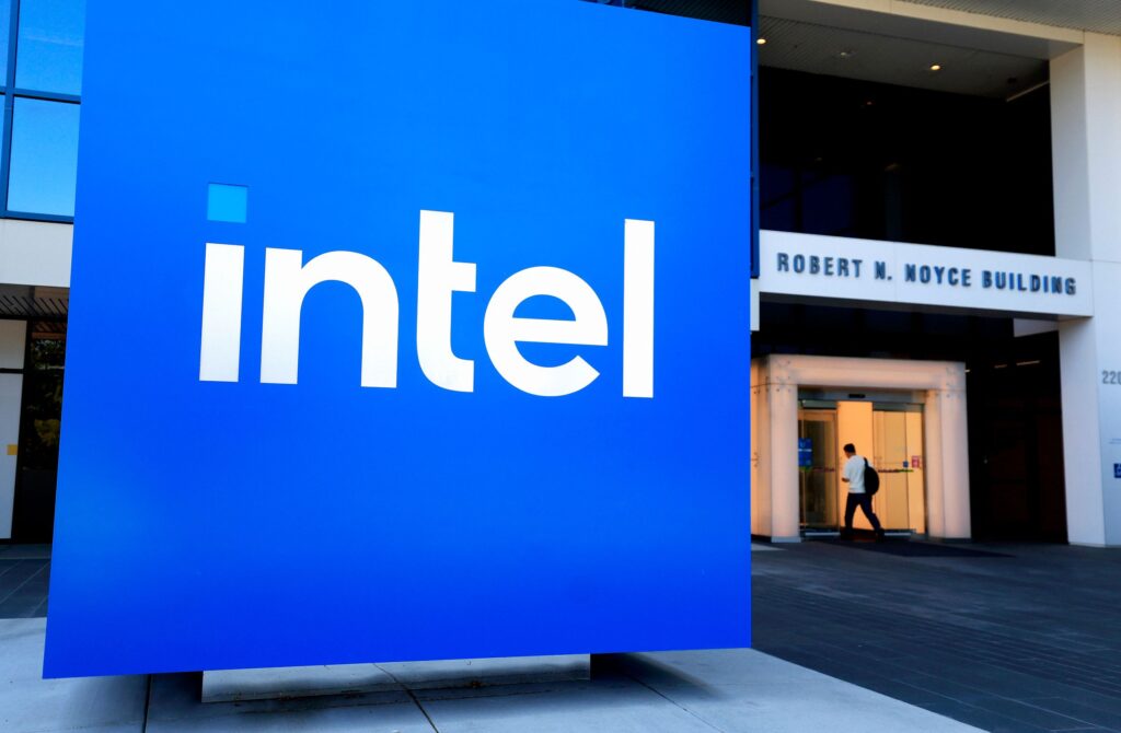 Trump Intel Deal Business 2225440824 exa0Yc