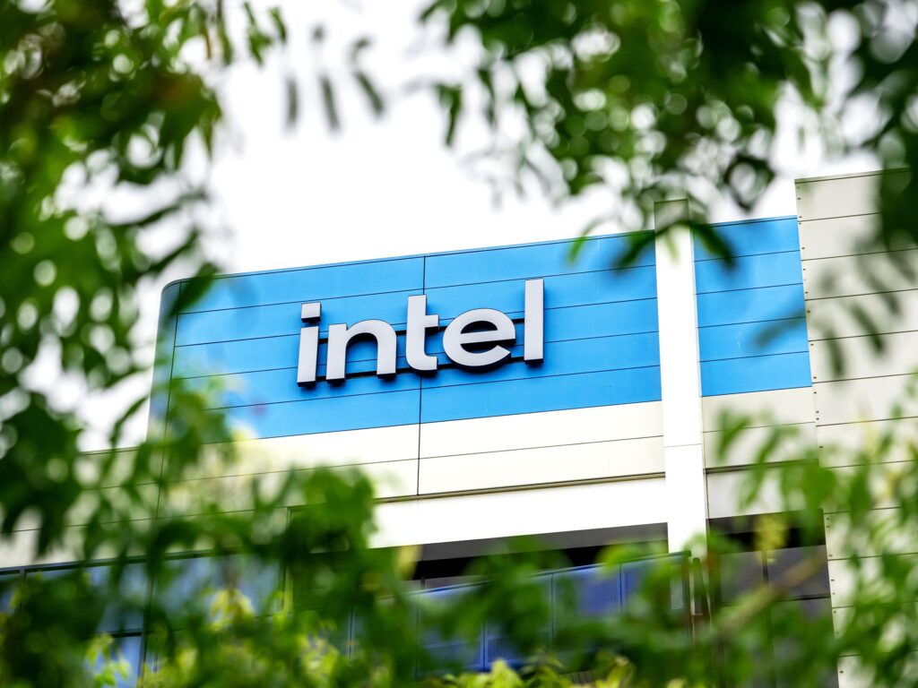 Intel Earnnings Business 2235610687 AayDI6