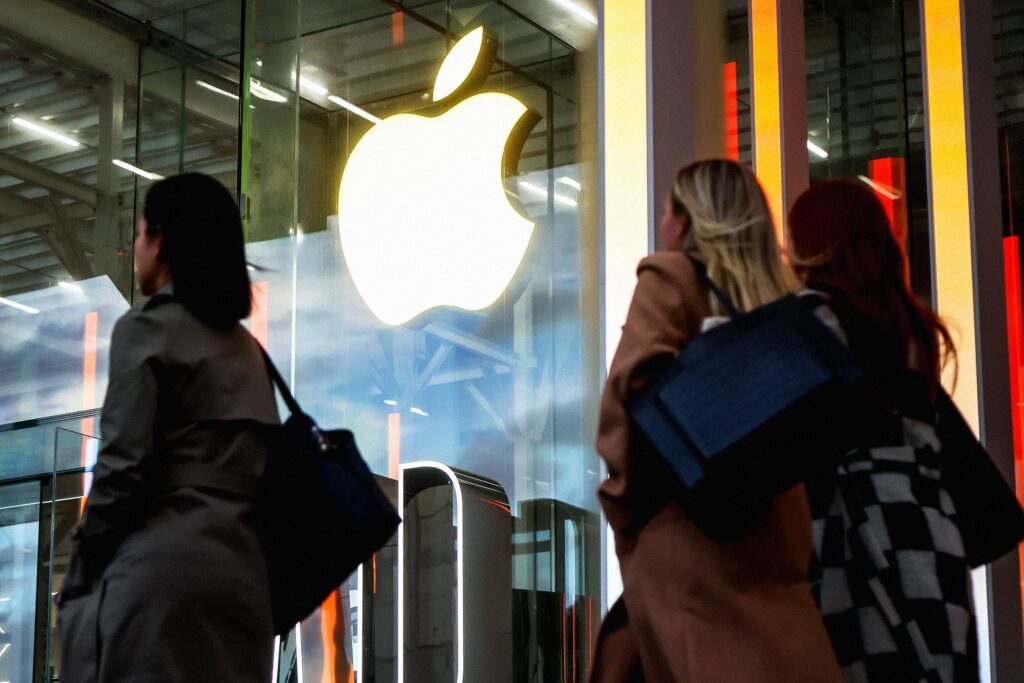 Apple Removes Gay Dating Apps From App Store in China Business 2243468030 5O2tl7