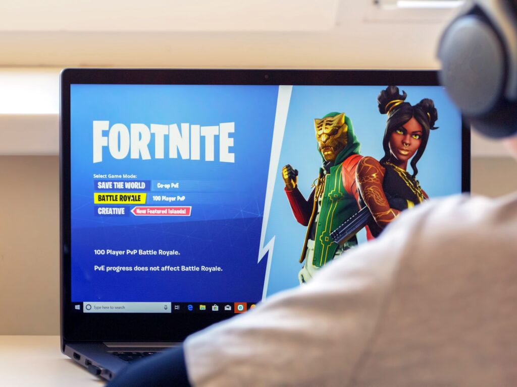 Fortnite Players Fighting Ice Culture shutterstock 1444806506 LTcrE8